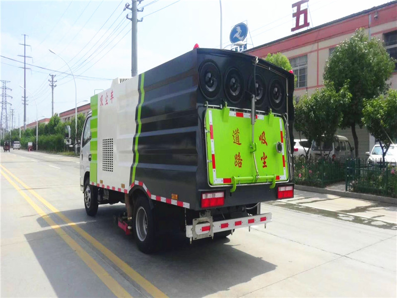 东风大多利卡吸尘车